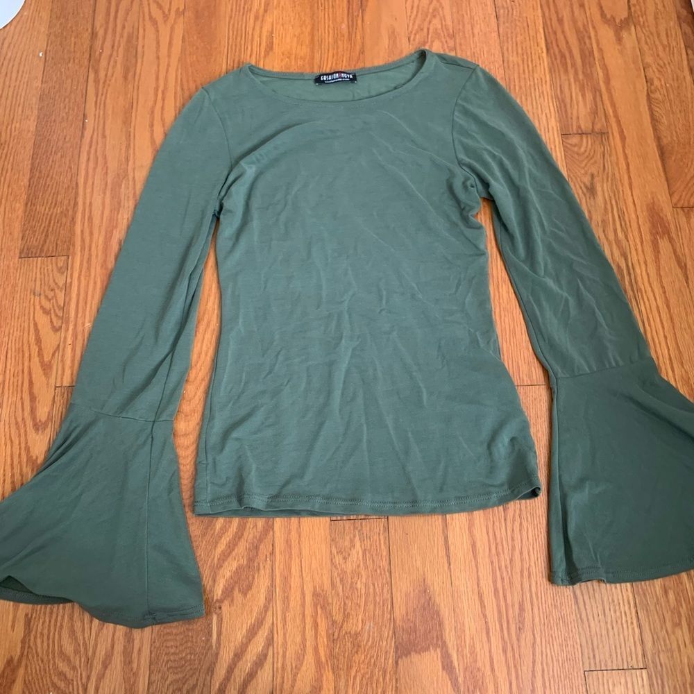 Fashion Nova Bell Sleeve long sleeve small